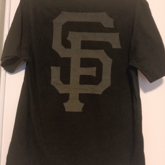 Nike SF Giants T-Shirt with Front and Back SF Graphic - Picture 3 of 4